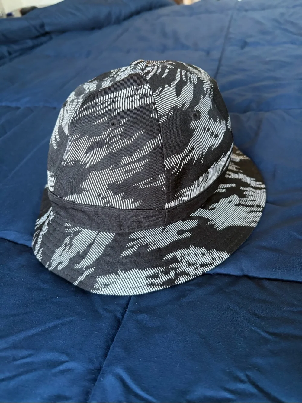 Crooks & Castles stylish black